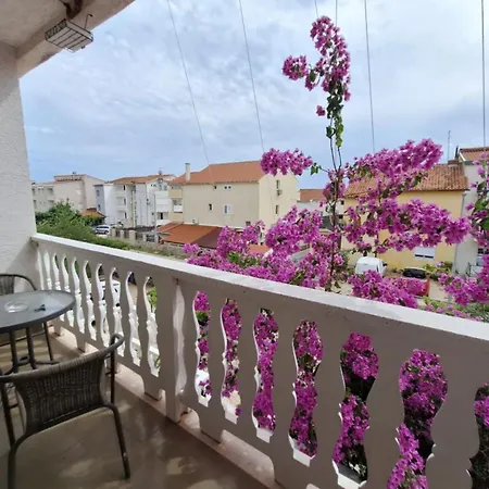 شقة Esto - One Bedroom With Balcony 2 *