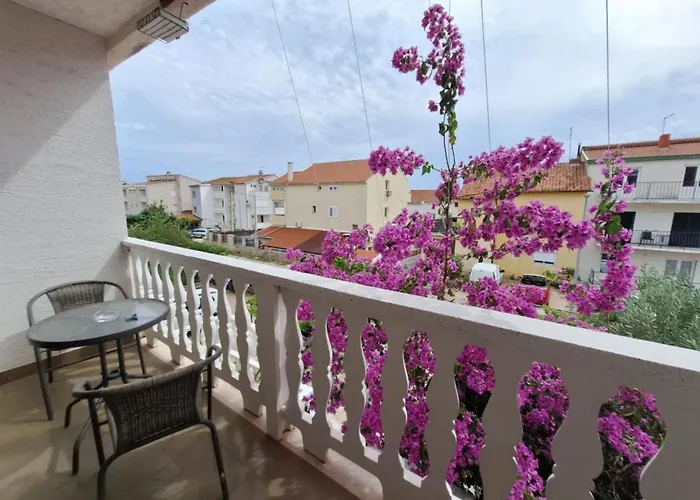 Apartman Esto - One Bedroom With Balcony 2 *