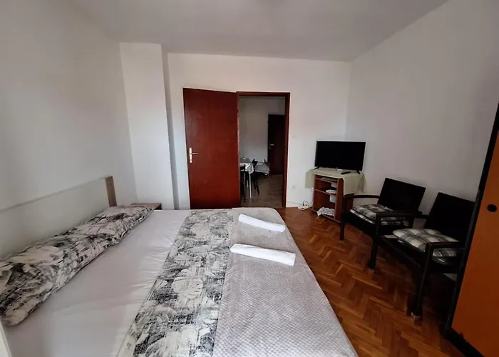 Esto - One Bedroom With Balcony 2 *