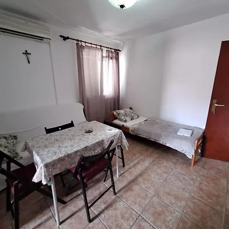 דירה Esto - One Bedroom With Balcony 2 ביוגראד נה מורו