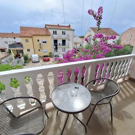Esto - One Bedroom With Balcony 2 *