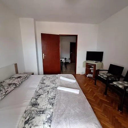 Esto - One Bedroom With Balcony 2 *