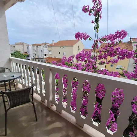 Apartment Esto - One Bedroom With Balcony 2