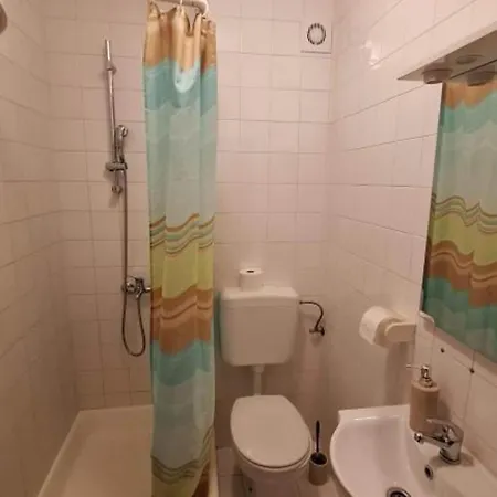 Esto - One Bedroom With Balcony 2 Апартаменты