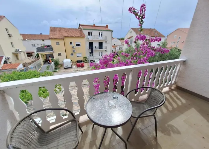 Esto - One Bedroom With Balcony 2 *