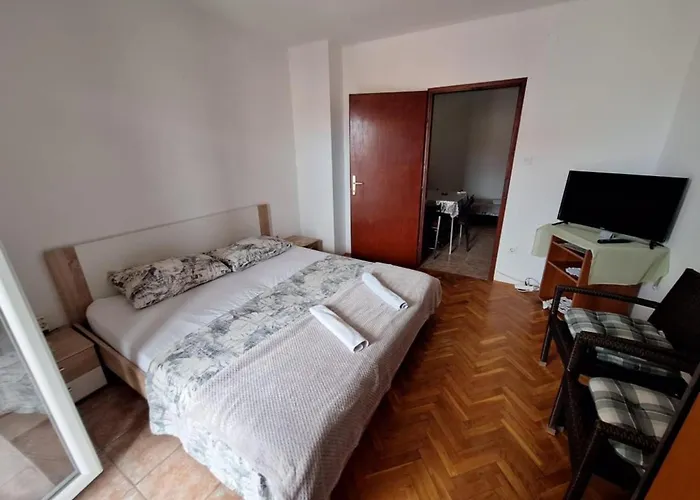 Esto - One Bedroom With Balcony 2