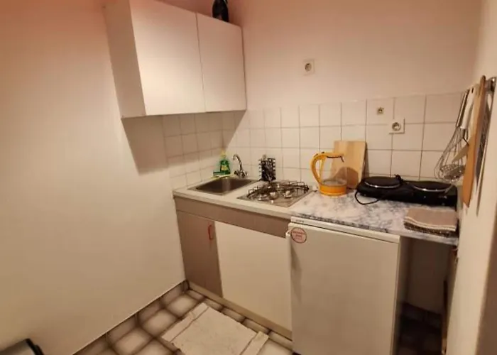 Esto - One Bedroom With Balcony 2 *