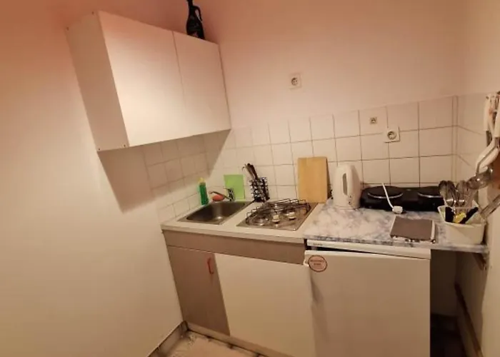 Esto - One Bedroom With Balcony 2 דירה